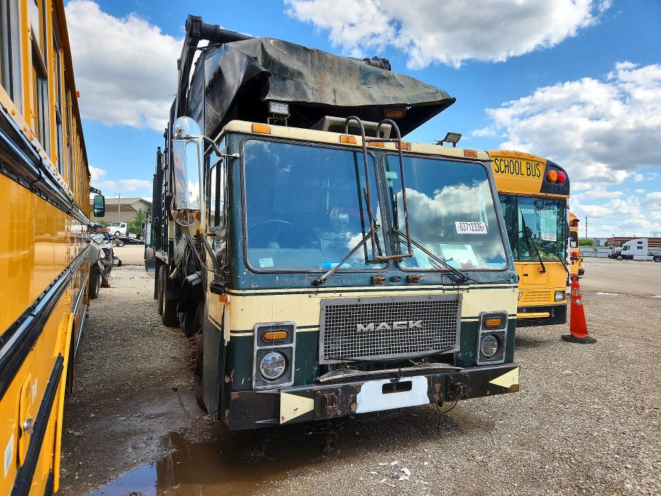 2007 Mack Le613 VIN 1M2AC08C57M012976 COPART salvage auction — MECHANICAL, FL - CERTIFICATE OF DESTRUCTION, sold $1,500 on 2026-09-03 (photo 4)