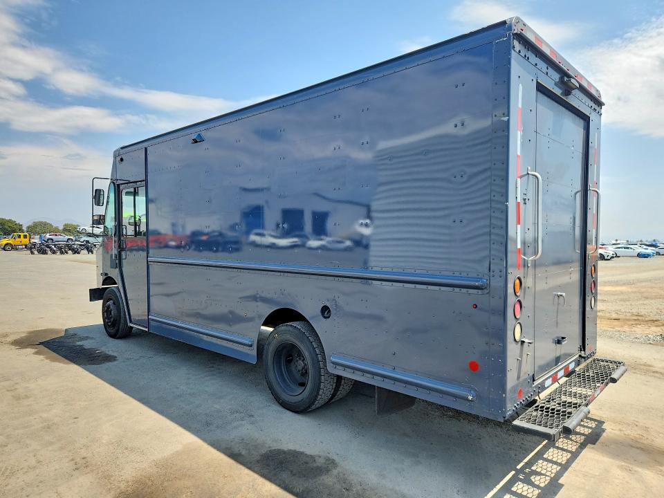 2020 Freightliner Mt45g VIN 4UZAC2EAXLCMH7845 COPART salvage auction — MINOR DENT/SCRATCHES, CA - DIS/DLR/EXP ONLY CLEAN TITLE, sold $100 on 2026-09-01 (photo 2)
