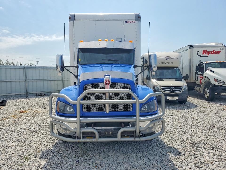 2016 Kenworth All other VIN 2NKHHM6X6GM130691 COPART salvage auction — SIDE, CT, sold $11,400 on 2026-08-31 (photo 5)