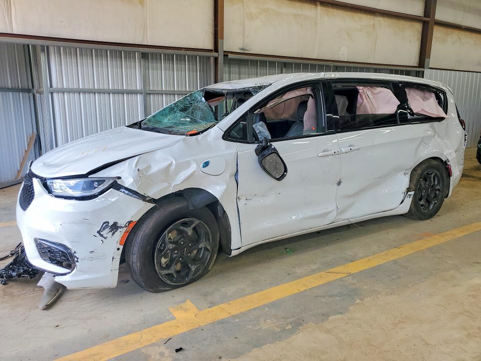 2024 Chrysler Pacifica VIN 2C4RC1S71RR111951 — COPART salvage auction photo