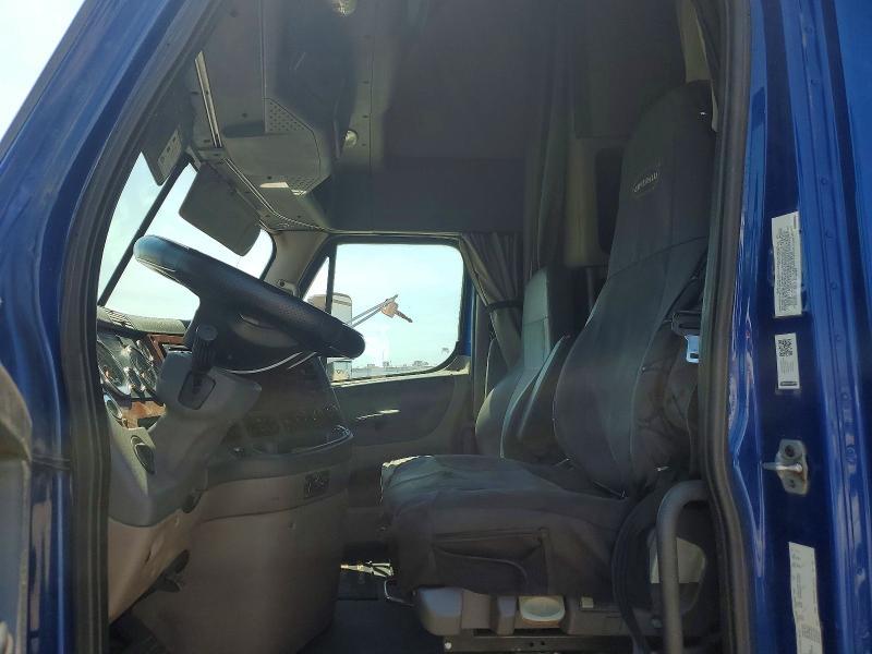 2016 Freightliner All other VIN 3AKJGLD5XGSGX8562 COPART salvage auction — SIDE, SD, sold $7,100 on 2026-08-11 (photo 7)