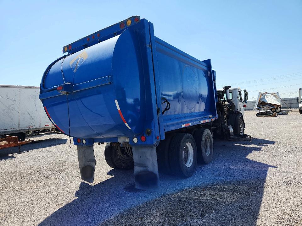 2009 Autocar llc All other VIN 5VCDC6JF19H208064 COPART salvage auction — MINOR DENT/SCRATCHES, CD, sold $1,500 on 2026-09-24 (photo 3)