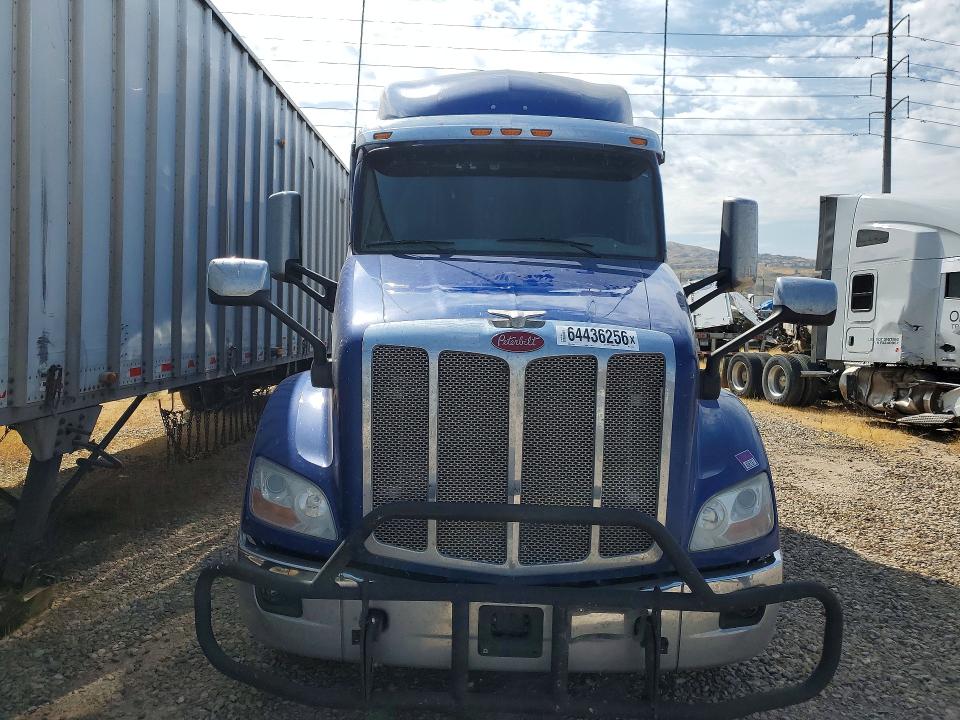 2017 Peterbilt All models VIN 1XPBDP9X4HD363815 COPART salvage auction — NORMAL WEAR, CT, sold $1,150 on 2026-09-01 (photo 5)