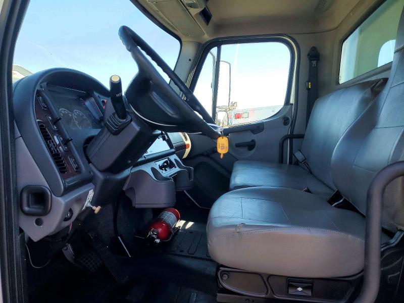 2019 Frht - freightliner VIN 3ALACWFC5KDLC2899 COPART salvage auction — MECHANICAL, CA - DIS/DLR/EXP ONLY CLEAN TITLE, sold $500 on 2026-08-20 (photo 7)