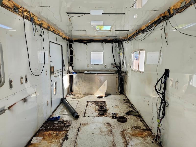 2018 Mack All other VIN 1M2AX13C8JM042255 COPART salvage auction — ROLLOVER, VA - CERT OF TITLE - SALVAGE, sold $7,625 on 2026-08-24 (photo 6)