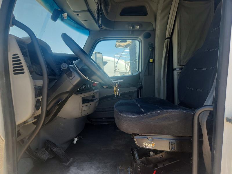 2020 Peterbilt All other VIN 1XPBD49X6LD650841 COPART salvage auction — NORMAL WEAR, OH - CERTIFICATE OF TITLE, sold $18,500 on 2026-09-08 (photo 7)