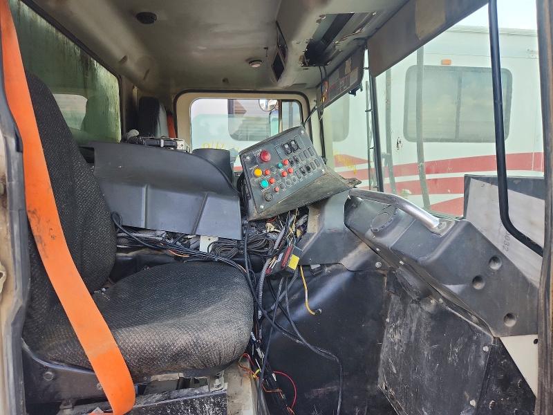 2016 Mack Mru613 VIN 1M2AV04C3GM016119 COPART salvage auction — MECHANICAL, FL - CERTIFICATE OF DESTRUCTION, sold $1,500 on 2026-09-03 (photo 5)