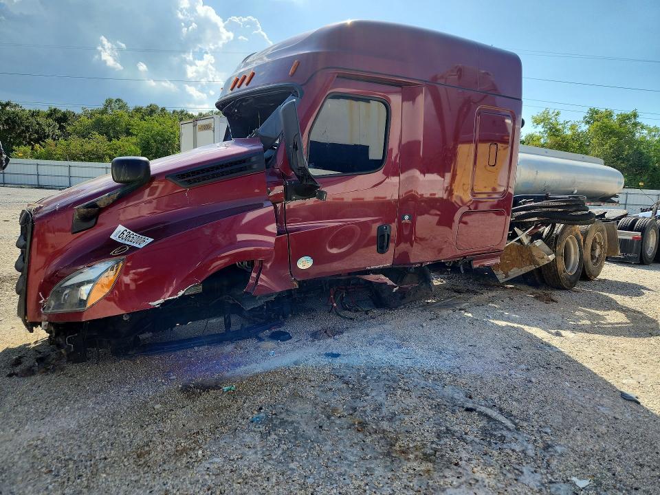 2022 Freightliner All other VIN 1FUJHHDV8NLNA8308 — COPART salvage auction photo