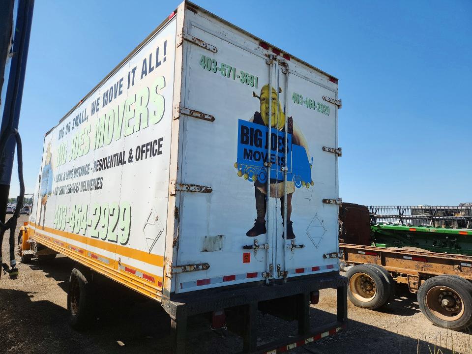 2000 Freightliner All other VIN 1FV6JJAA5YHG05138 COPART salvage auction — FRONT END, BS, sold $275 on 2026-08-11 (photo 2)