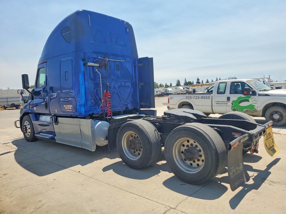 2016 Freightliner All other VIN 3AKJGLD5XGSGX8562 COPART salvage auction — SIDE, SD, sold $7,100 on 2026-08-11 (photo 2)