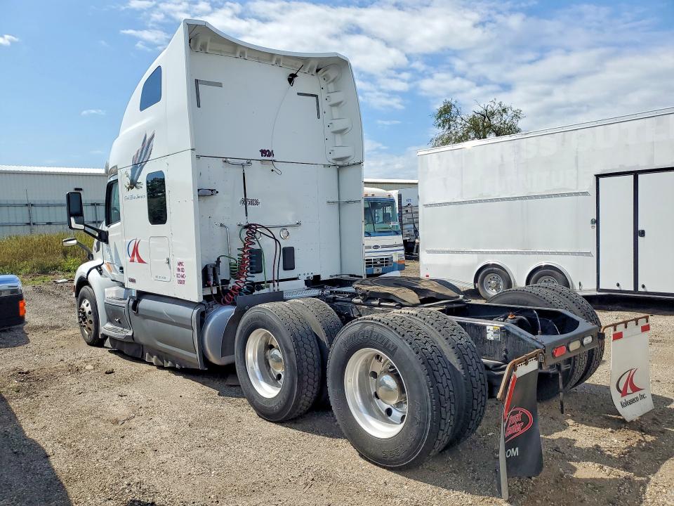 2019 Peterbilt 579 VIN 1XPBDP9X2KD613060 COPART salvage auction — MECHANICAL, CT, sold $3,750 on 2026-09-08 (photo 2)
