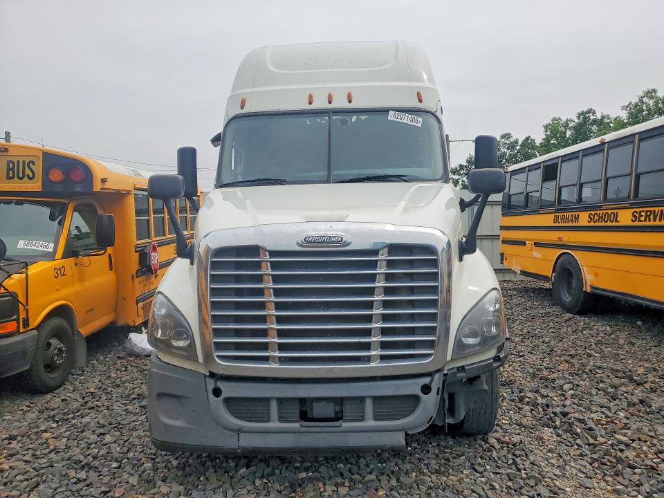 2018 Freightliner Cascadia 125 VIN 1FUJGLDR4JLJL3685 COPART salvage auction — FRONT END, CT, sold $7,200 on 2026-08-27 (photo 5)