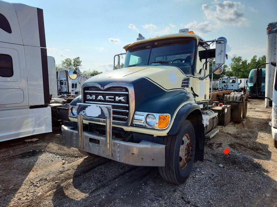 2006 Mack All models VIN 1M2AG11C86M045196 — COPART salvage auction photo