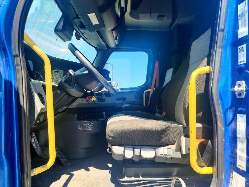 2022 Freightliner All other VIN 3AKJHHDR0NSMF6583 COPART salvage auction — FRONT END, CA - DIS/DLR/EXP ONLY CLEAN TITLE, sold $25,500 on 2026-08-25 (photo 7)