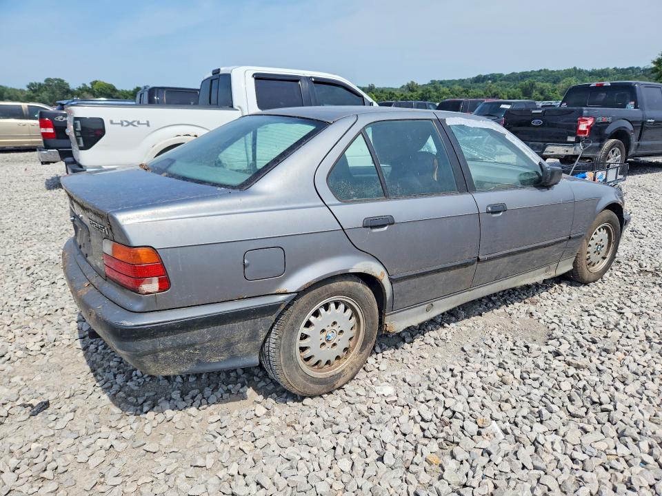 1992 BMW 3 series VIN WBACB4312NFF89656 COPART salvage auction — MINOR DENT/SCRATCHES, IL - CERTIFICATE OF TITLE, sold $225 on 2026-08-19 (photo 3)