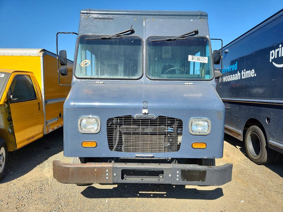 2020 Freightliner All other VIN 4UZAC2EAXLCLZ6915 COPART salvage auction — NORMAL WEAR, DV, sold $11,100 on 2026-08-25 (photo 5)