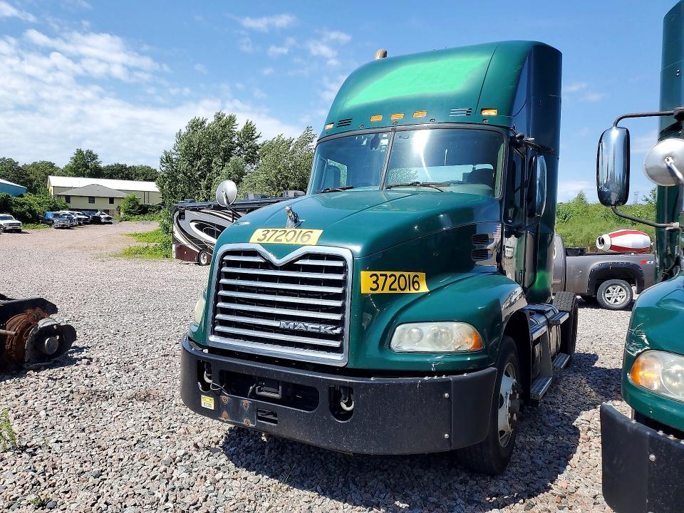 2018 Mack Cxu612 VIN 1M1AW01X7JM010646 COPART salvage auction — MECHANICAL, OK - CERTIFICATE OF TITLE (P), sold $1,100 on 2026-09-08 (photo 1)