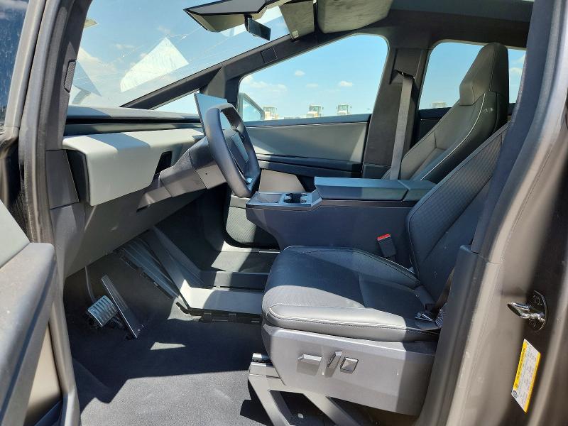 2025 Tesla Cybertruck VIN 7G2CEHED6SA076023 COPART salvage auction — REAR END, TX - SALVAGE VEHICLE TITLE, sold $32,000 on 2026-08-27 (photo 7)