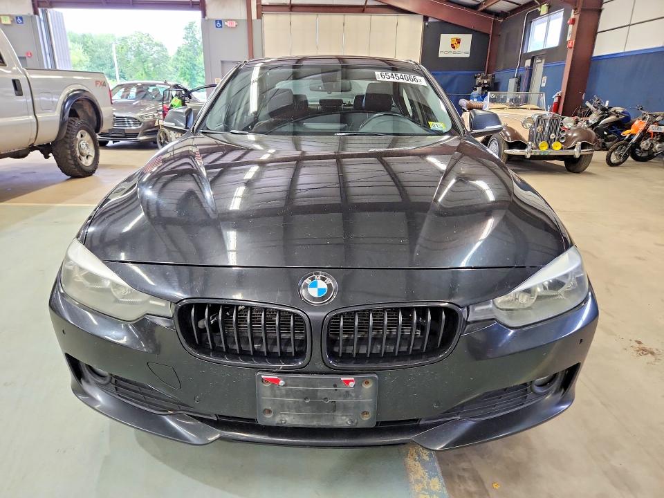 2014 BMW 3 series VIN WBA3D5C56EKX98826 COPART salvage auction — MINOR DENT/SCRATCHES, Vt - Certificate Of Title (P), sold $500 on 2026-08-20 (photo 5)