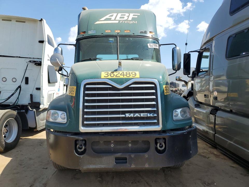 2017 Mack All other VIN 1M1AW01X9HM009797 COPART salvage auction — MINOR DENT/SCRATCHES, DV, sold $1,150 on 2026-09-01 (photo 5)