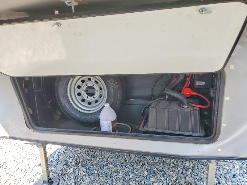 2023 Keystone rv . VIN 4YDFCGL29PV507867 COPART salvage auction — ROLLOVER, CO - DIS/DLR/EXP ONLY SALVAGE TITLE, sold $15,800 on 2026-08-11 (photo 8)