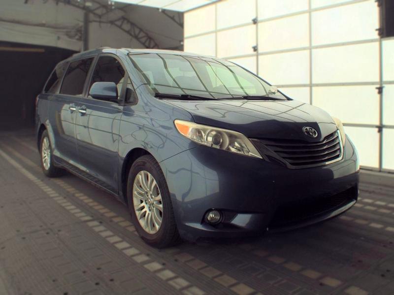 2016 Toyota Sienna VIN 5TDYK3DC7GS758654 — COPART salvage auction photo
