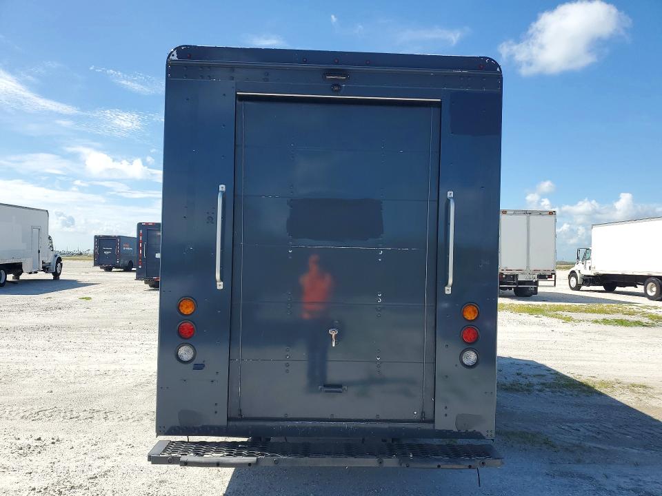 2020 Freightliner All other VIN 4UZAC2EA0LCMH7952 COPART salvage auction — MINOR DENT/SCRATCHES, FL - CERTIFICATE OF TITLE, sold $175 on 2026-09-01 (photo 6)