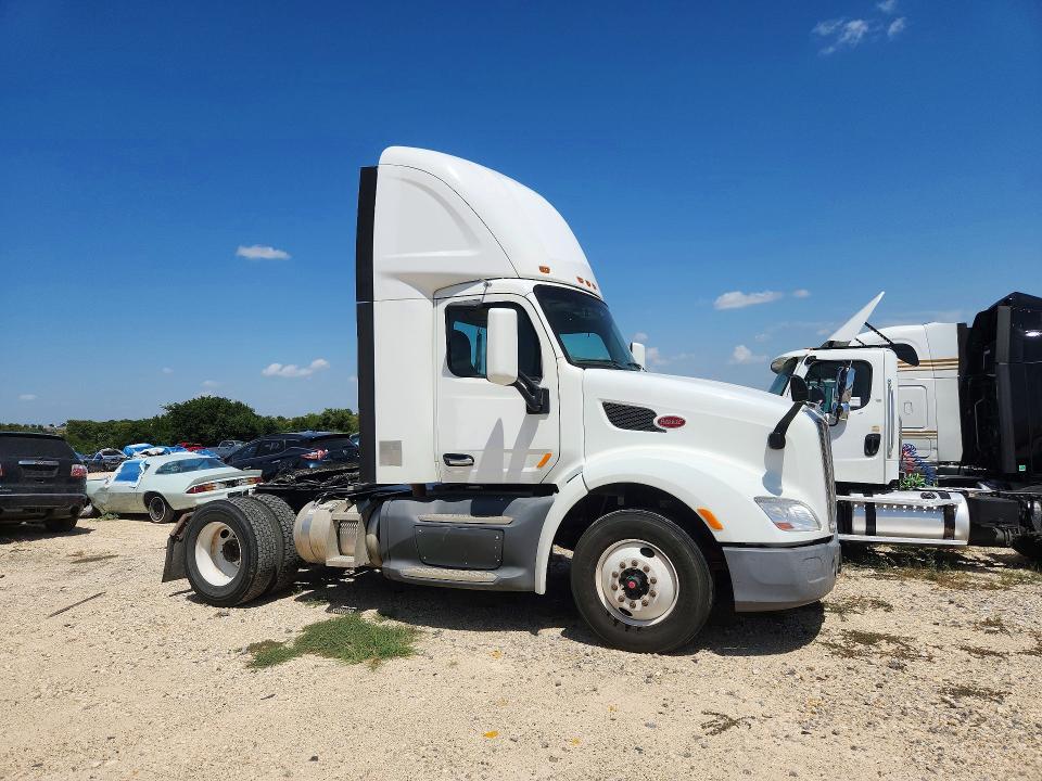 2017 Peterbilt All other VIN 1XPBA48X8HD428884 COPART salvage auction — NORMAL WEAR, CT, sold $7,100 on 2026-08-18 (photo 4)