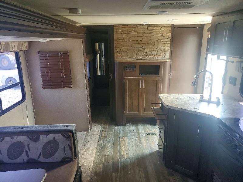 2016 Cherokee by forest r Trailers VIN 4X4TCKF24GX122137 COPART salvage auction — MINOR DENT/SCRATCHES, CT, sold $6,850 on 2026-08-25 (photo 5)