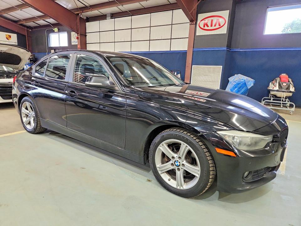 2014 BMW 3 series VIN WBA3D5C56EKX98826 COPART salvage auction — MINOR DENT/SCRATCHES, Vt - Certificate Of Title (P), sold $500 on 2026-08-20 (photo 4)