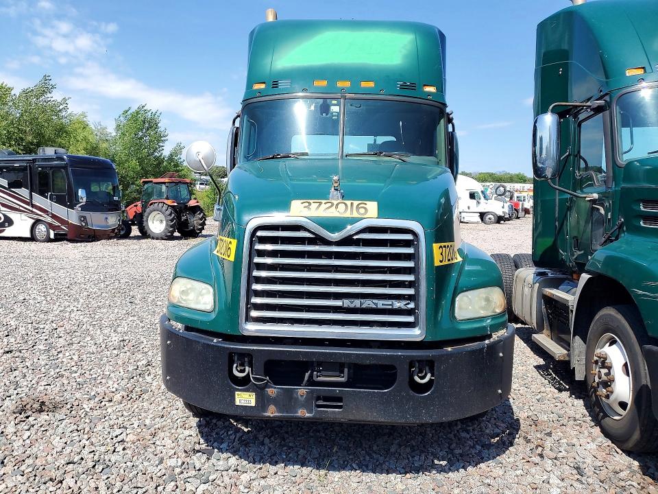 2018 Mack Cxu612 VIN 1M1AW01X7JM010646 COPART salvage auction — MECHANICAL, OK - CERTIFICATE OF TITLE (P), sold $1,100 on 2026-09-08 (photo 5)