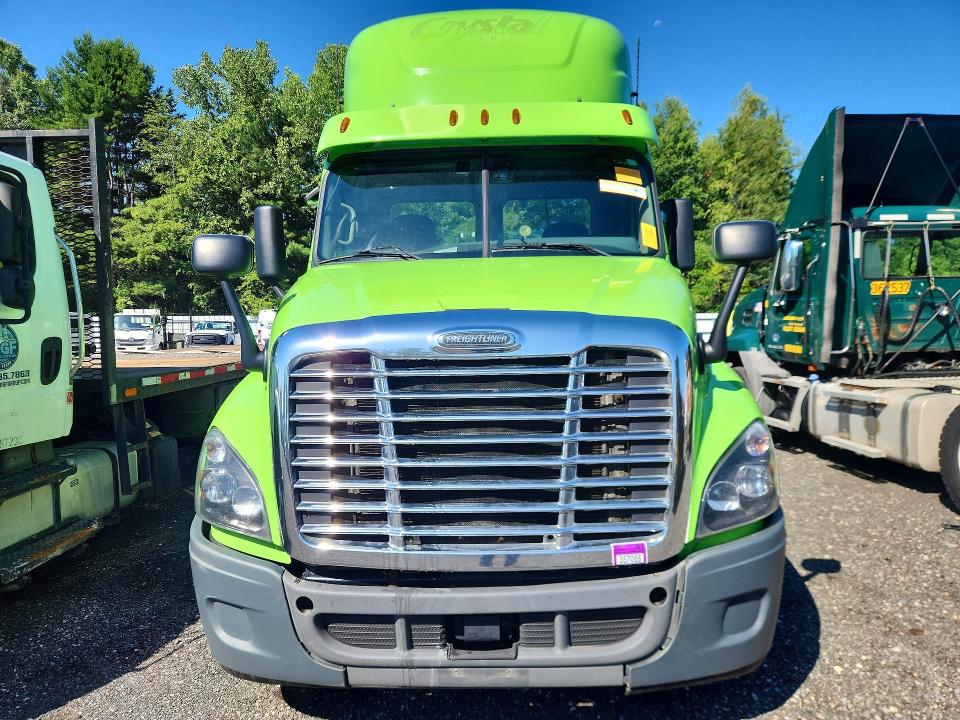 2018 Freightliner All other VIN 3AKJGEDR1JDKC8706 COPART salvage auction — MINOR DENT/SCRATCHES, CT, sold $9,600 on 2026-08-14 (photo 5)