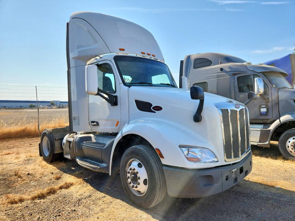2018 Peterbilt All models VIN 1XPBA48X8JD477878 COPART salvage auction — NORMAL WEAR, DV, sold $9,600 on 2026-08-18 (photo 4)
