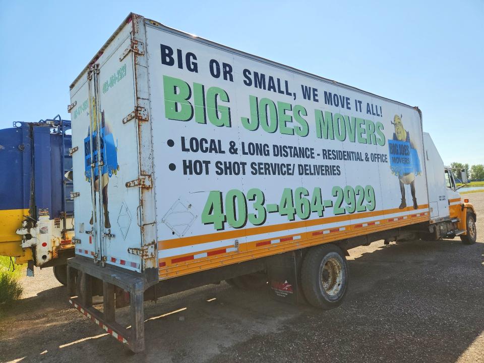 2000 Freightliner All other VIN 1FV6JJAA5YHG05138 COPART salvage auction — FRONT END, BS, sold $275 on 2026-08-11 (photo 3)