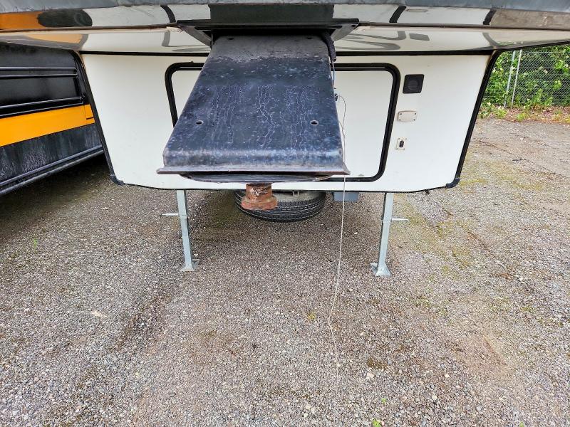 2015 Forest river Wildcat VIN 4X4FWCH24FT013741 COPART salvage auction — NORMAL WEAR, OR - CERTIFICATE OF TITLE, sold $7,200 on 2026-09-01 (photo 7)