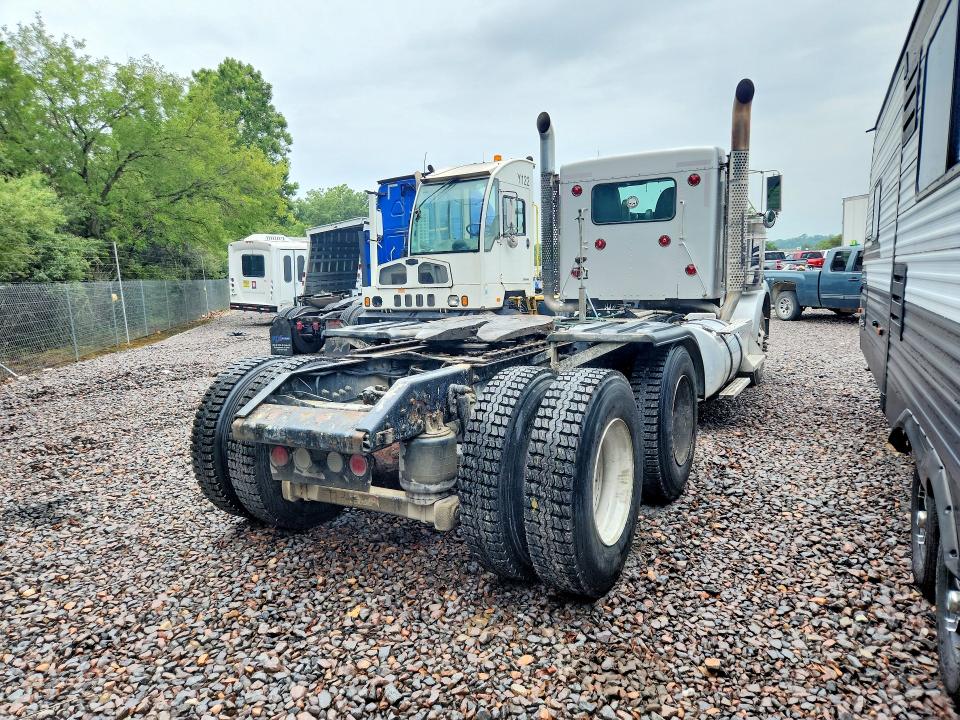 2015 Kenworth All other VIN 1XKDD49X2FJ458370 COPART salvage auction — NORMAL WEAR, CT, sold $16,600 on 2026-08-18 (photo 3)