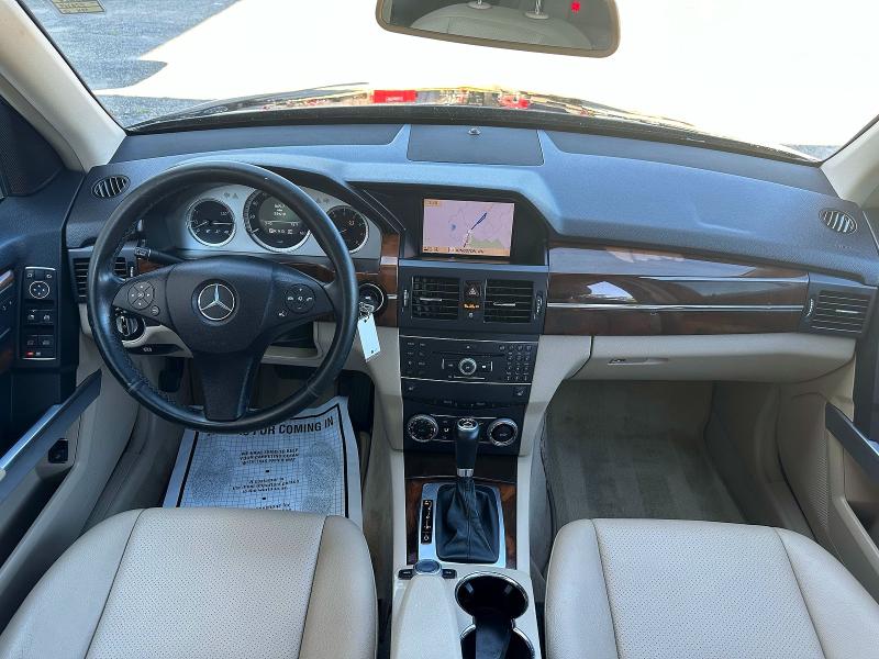 2012 Mercedes-benz Glk-class VIN WDCGG8HB9CF778369 COPART salvage auction — MINOR DENT/SCRATCHES, CT, sold $125 on 2026-08-07 (photo 9)