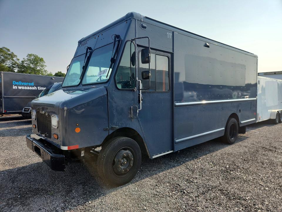 2020 Freightliner All other VIN 4UZAC2EAXLCMK0355 COPART salvage auction — MINOR DENT/SCRATCHES, MA - CERTIFICATE OF TITLE, sold $22,750 on 2026-08-20 (photo 1)