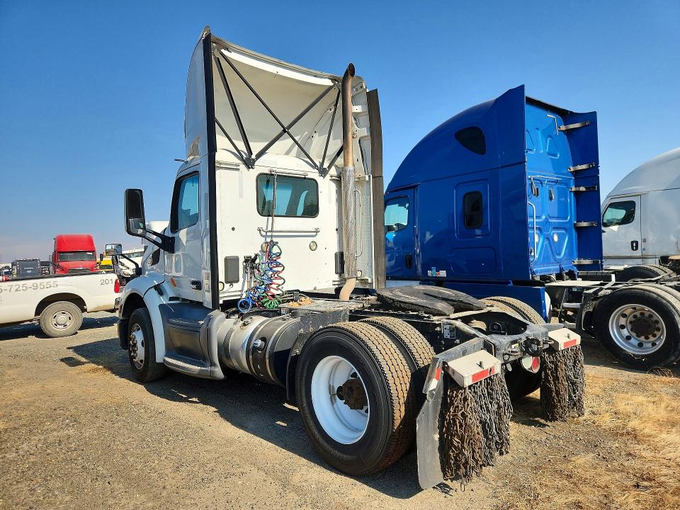 2018 Peterbilt All models VIN 1XPBA48X8JD477878 COPART salvage auction — NORMAL WEAR, DV, sold $9,600 on 2026-08-18 (photo 2)