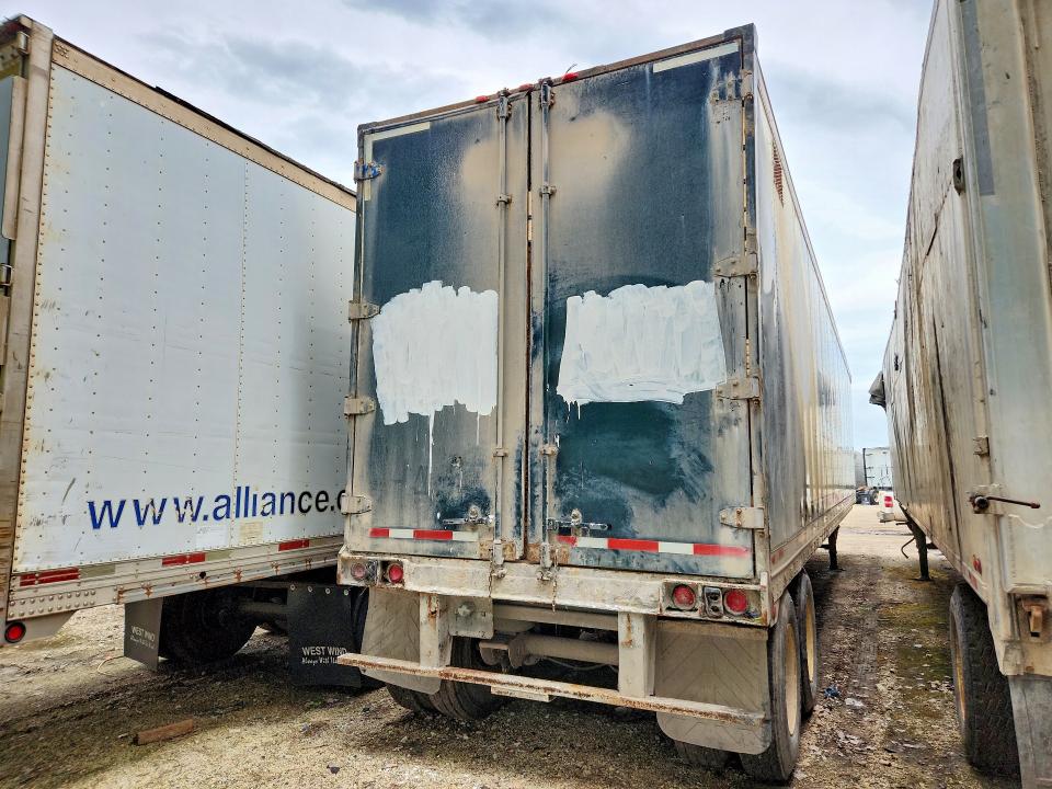 2000 Great dane Unknown VIN 1GRAA9621YB124332 COPART salvage auction — MINOR DENT/SCRATCHES, IL - CERTIFICATE OF TITLE, sold $1,100 on 2026-09-22 (photo 4)