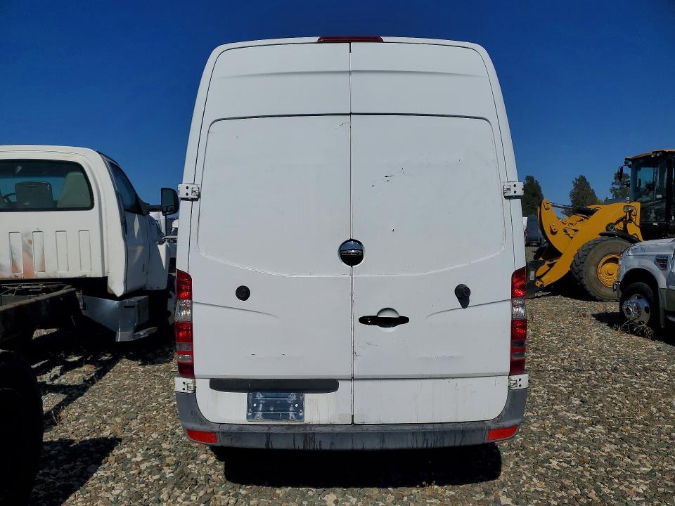 2015 Freightliner Sprinter VIN WDYPE7CC5F5974751 COPART salvage auction — REAR END, FL - DIS/DLR/EXP ONLY CLEAN TITLE, sold $2,200 on 2026-08-17 (photo 6)