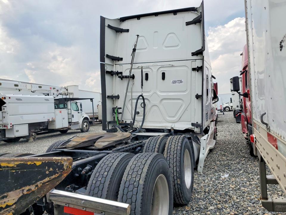 2021 Freightliner Cascadia 126 VIN 3AKJHHDR1MSMA6399 COPART salvage auction — SIDE, SD, sold $7,100 on 2026-08-18 (photo 3)
