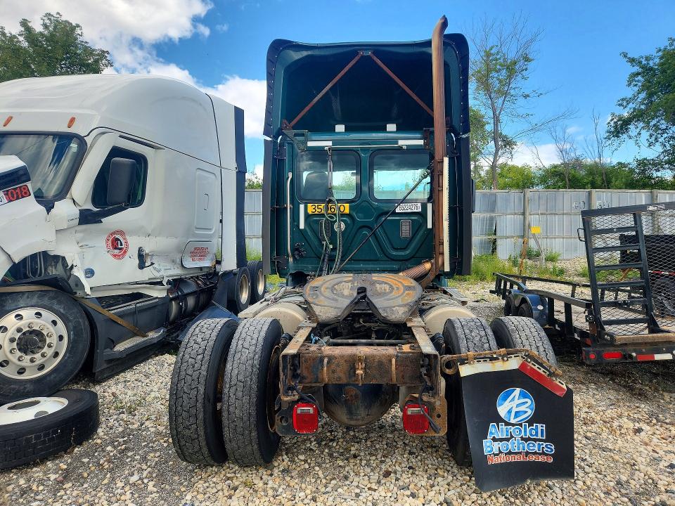 2016 Freightliner Cascadia 113 VIN 3AKBGADV1GDHE0214 COPART salvage auction — MINOR DENT/SCRATCHES, CT, sold $1,550 on 2026-09-08 (photo 6)
