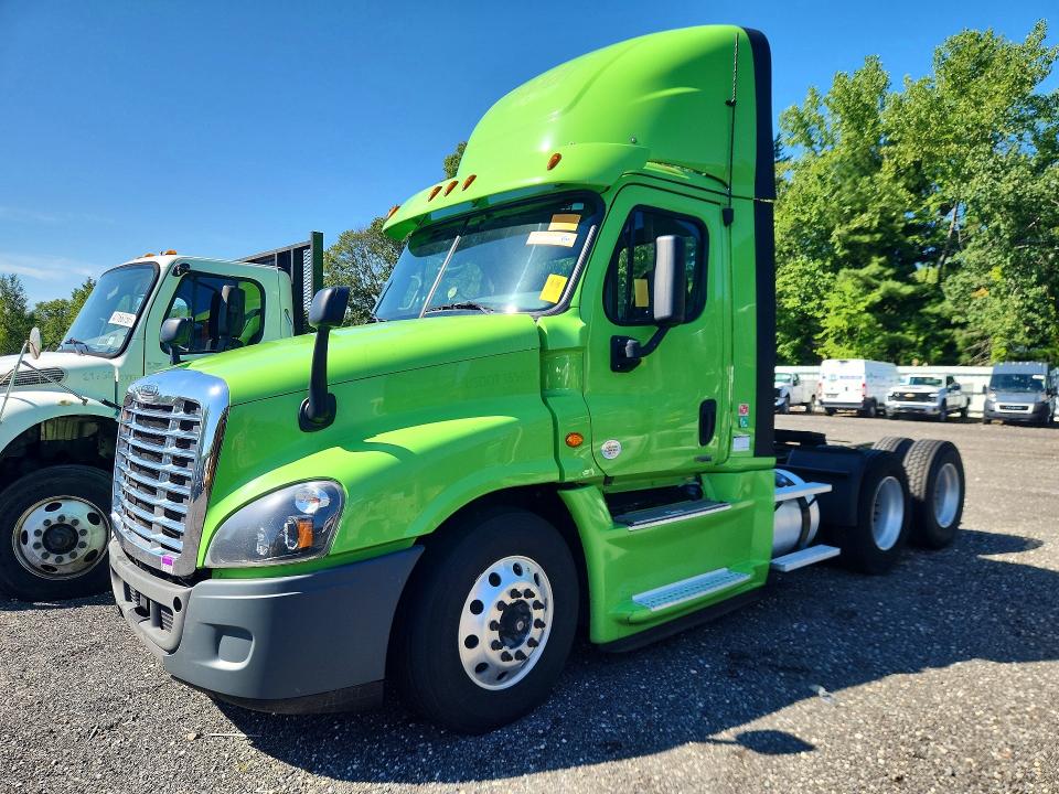 2018 Freightliner All other VIN 3AKJGEDR1JDKC8706 COPART salvage auction — MINOR DENT/SCRATCHES, CT, sold $9,600 on 2026-08-14 (photo 1)