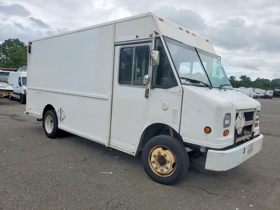 2001 Freightliner Chassis VIN 4UZAANBW71CH53250 COPART salvage auction — MINOR DENT/SCRATCHES, CT, sold $150 on 2026-08-20 (photo 4)