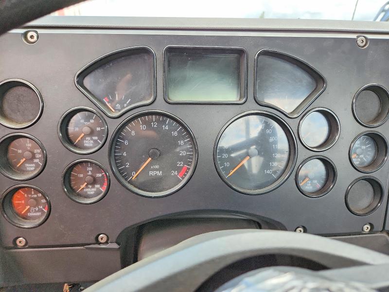 2017 Mack 600 rd600 VIN 1M1AW01X2HM009446 COPART salvage auction — NORMAL WEAR, OK - CERTIFICATE OF TITLE (P), sold $525 on 2026-09-01 (photo 9)
