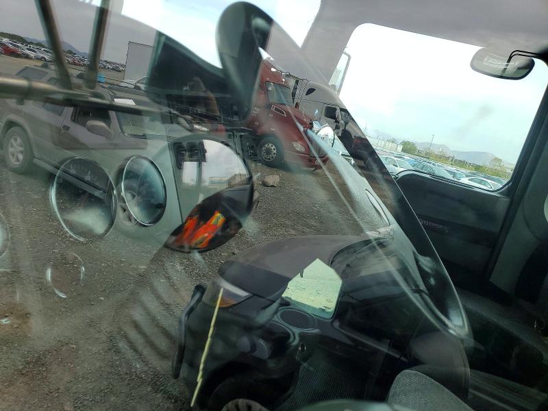 2017 Kenworth T680 VIN 1XKYDP9X6HJ135879 COPART salvage auction — MINOR DENT/SCRATCHES, WI - DIS/DLR/EXP ONLY CLEAN TITLE, sold $18,300 on 2026-08-18 (photo 8)