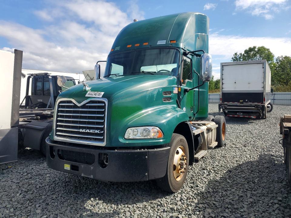2017 Mack Cxu612 VIN 1M1AW01X7HM009717 COPART salvage auction — NORMAL WEAR, OH - CERTIFICATE OF TITLE (P), sold $1,100 on 2026-09-15 (photo 1)