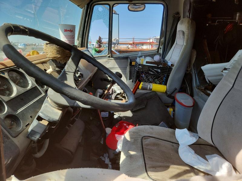 2000 Freightliner All other VIN 1FV6JJAA5YHG05138 COPART salvage auction — FRONT END, BS, sold $275 on 2026-08-11 (photo 7)