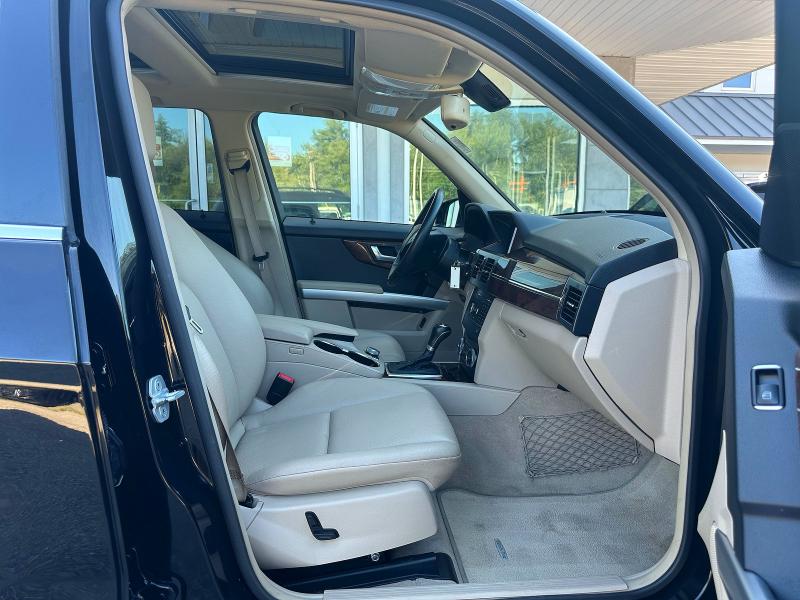 2012 Mercedes-benz Glk-class VIN WDCGG8HB9CF778369 COPART salvage auction — MINOR DENT/SCRATCHES, CT, sold $125 on 2026-08-07 (photo 5)